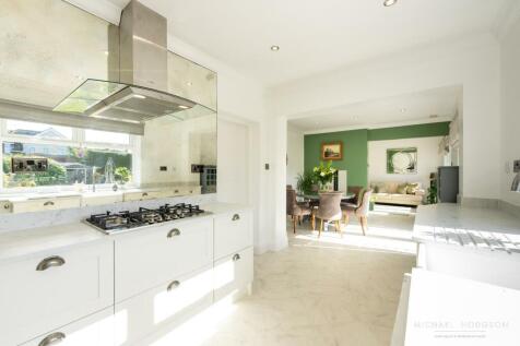 Kitchen/ Dining Room Area