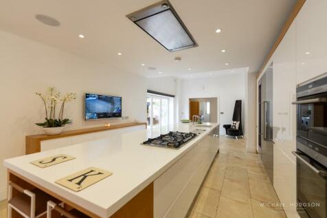Kitchen / Casual Dining Room