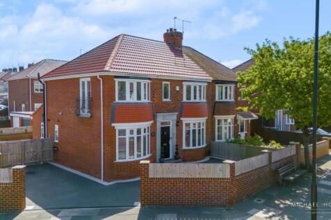 Dykelands Road-01.jpg