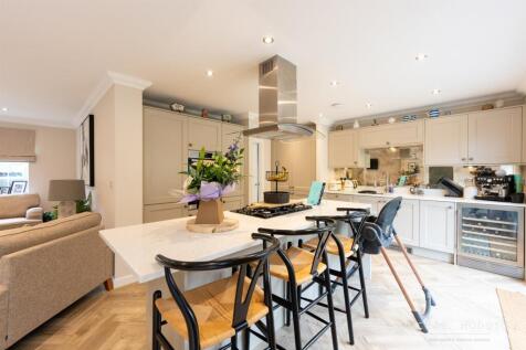 69 Leighfield Drive-04.jpg
