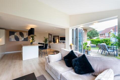 6, Normanby Court-23.jpg