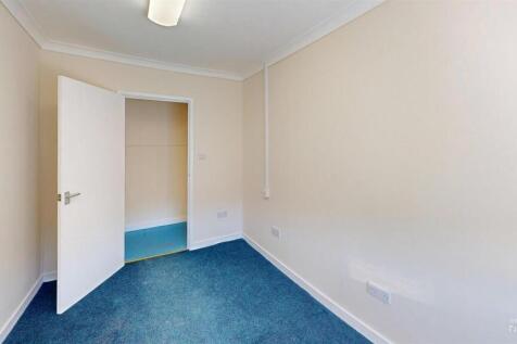 New-Barn-Highstead-Farm-Bedroom-Defurnished 2.jpg