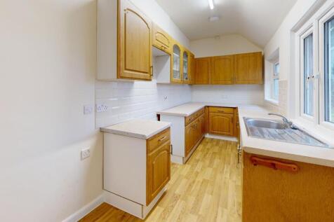 2-Howt-Green-Kitchen.jpg