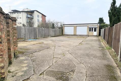 Garages / Lock Up Storage