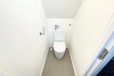 gf wc.jpg