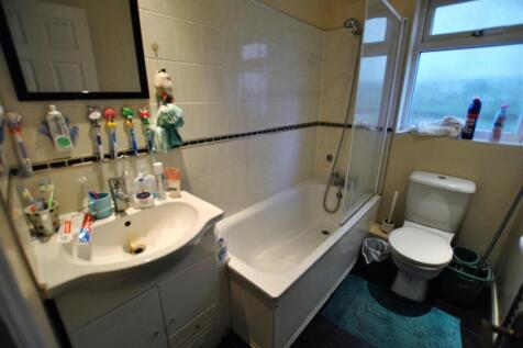 Bathroom 2.JPG