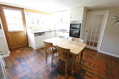 Kitchen1.JPG