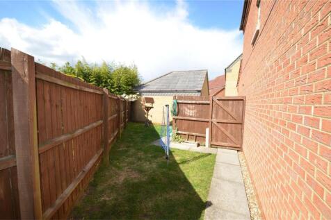 9 Mallard Close - Garden.jpg