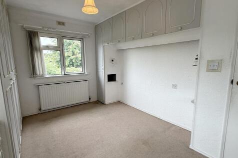 Bedroom 1.jpg