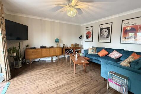 Living Room 2.jpg
