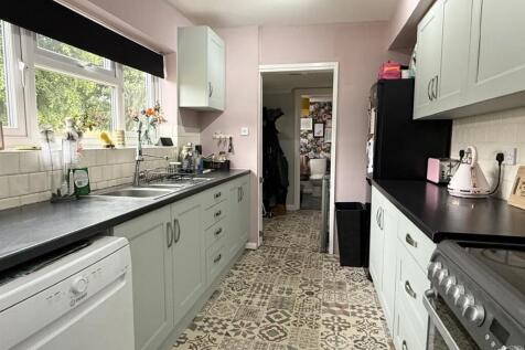Kitchen 2.jpg