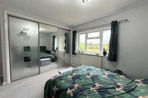 Bedroom 1.jpg