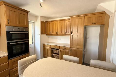 Kitchen 2.jpg