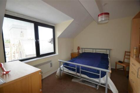 20 RDH bedroom.jpg