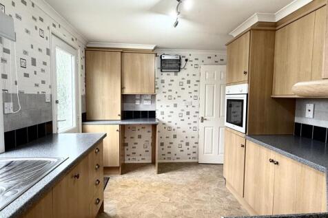 Kitchen 2.jpg