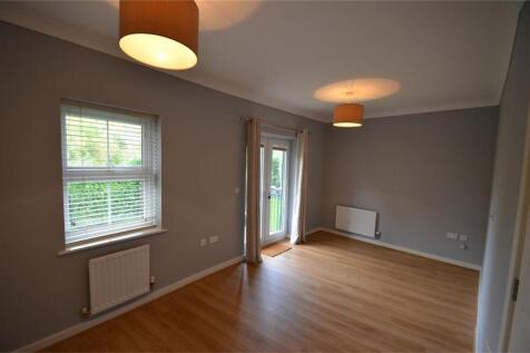 31 heronslee - dining room.jpg