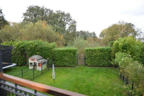 31 heronslee - garden shot.jpg