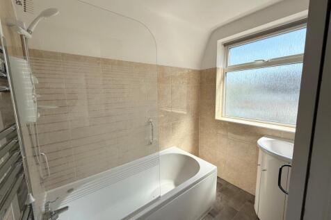 Bathroom 1.jpg