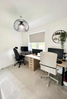 Bed4/office/study