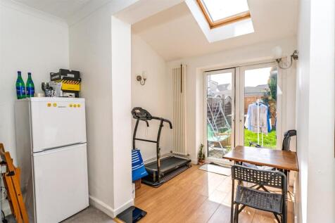 10 Elmfield Rd Hanham BS15 9SS-30.jpg