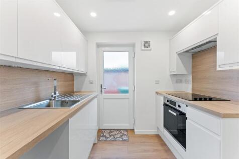 24 Gatcombe Drive Stoke Gifford BS34 8NX RAW -inte