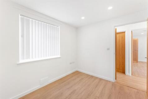 24 Gatcombe Drive Stoke Gifford BS34 8NX RAW -inte