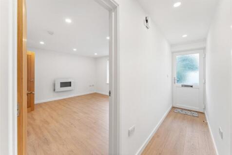 24 Gatcombe Drive Stoke Gifford BS34 8NX RAW -inte