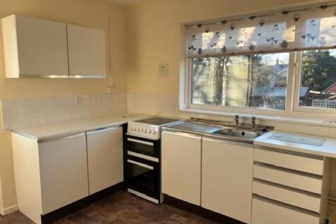 Flat 1A High Street, Headley. kitchen1.jpg