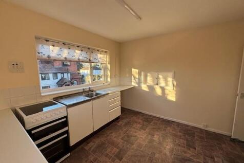 Flat 1A High Street, Headley. kitchen 2.jpg