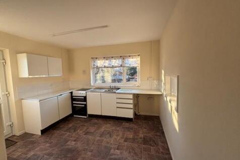 Flat 1A High Street, Headley. kitchen 3.jpg