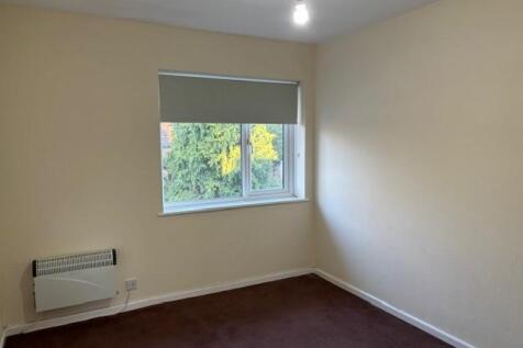 Flat 1A High Street, Headley. Bed3.jpg