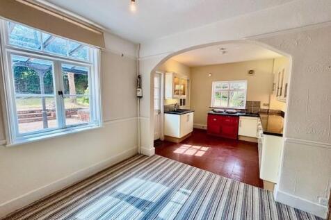 Grove House kitbreakfast room.jpg