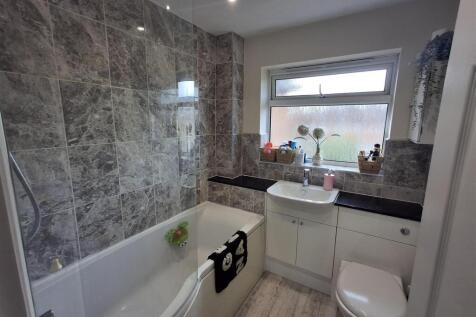 Bathroom 2.jpg