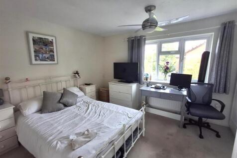 Master bedroom 2.jpg