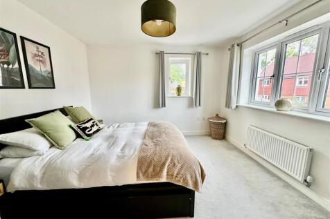 Bedroom 1.jpg