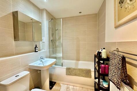 Bathroom 1.jpg
