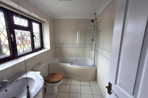 Family bathroom.jpg