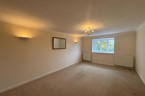 13 Fariholme Gdens sit.jpg