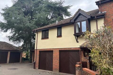 13 Fairholme Gardens frontnew.jpg