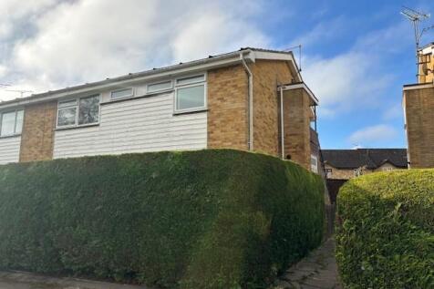 20 Plovers Way front.jpg