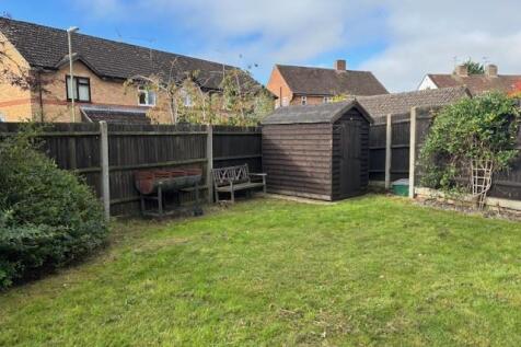 20 Plovers Way garden.jpg