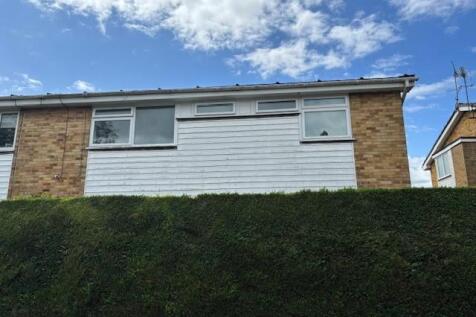 20 Plovers Way front.jpg