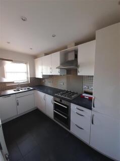 9 Ellerton Way kitchen 2-2.jpg