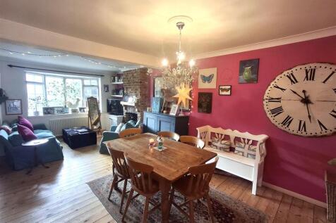 2 Alma Lane lounge.jpg