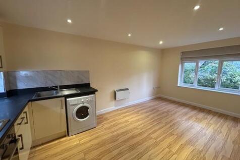 19 Whitebines newkit.jpg