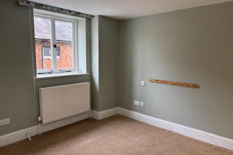 2 Timber Close Bed 1.jpg