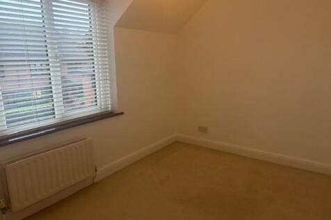 16 Borelli Mews 2nd bedroom.jpg