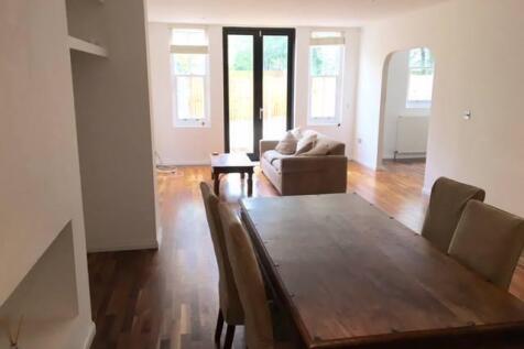 Living Room 02.jpg