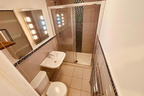 Shower Room 001.jpg