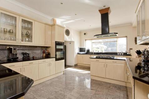 Kitchen- Old Park Ridngs, Winchmore Hill, London, 